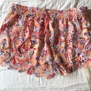 Patterned pajama shorts